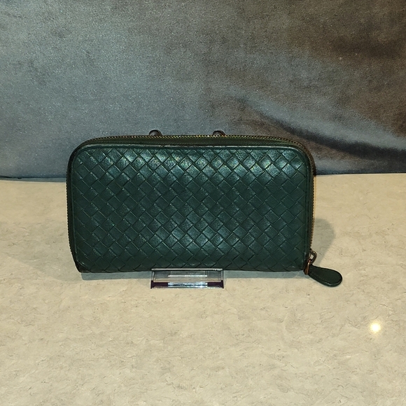 EUC Bottega Veneta Green Intrecciato Leather Zip Around Wallet - Picture 9 of 13